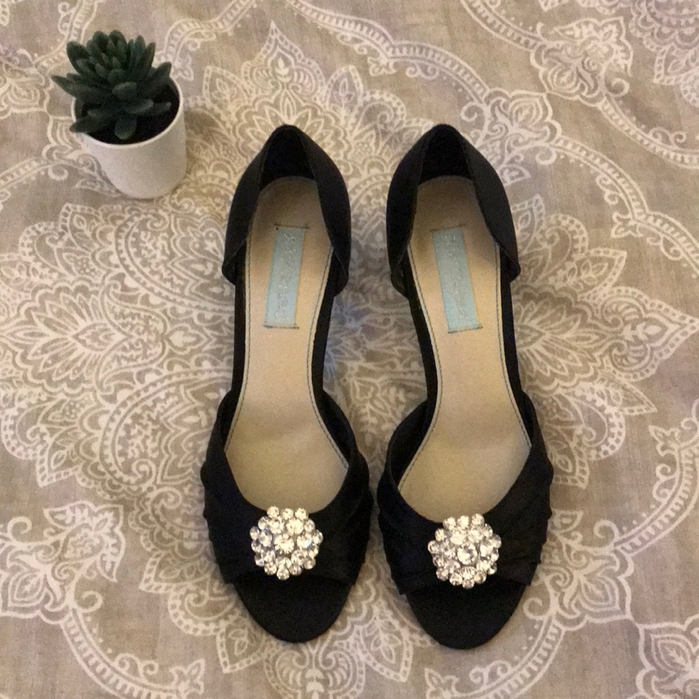 🖤 Black Betsy Johnson Heels